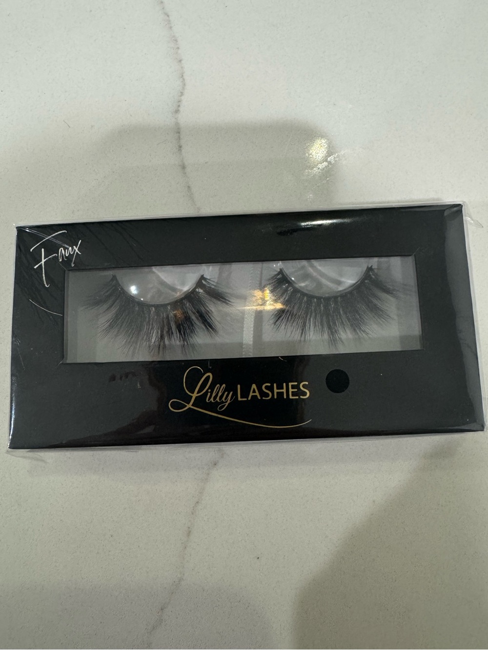 Lilly Lashes - Picture 2 of 2
